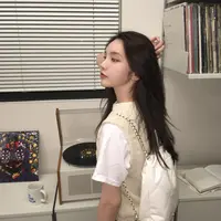 Saat gosip kencannya dengan Park Seo Joon meledak, nama Xooos seketika jadi sorotan. (Foto: Instagram/ xooos_)