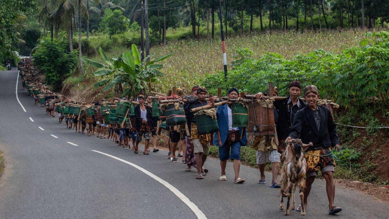 Masyarakat adat Bonokeling jalan kaki 40 km untuk ziarahi leluhur jelang Ramadan