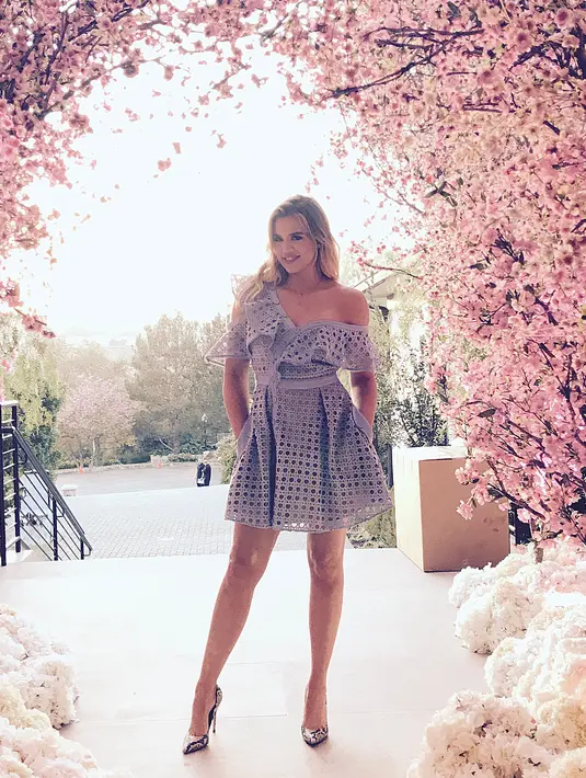 Selebriti yang akrab disapa KoKo itu mengunggah foto jadul miliknya. (instagram/khloekardashian)