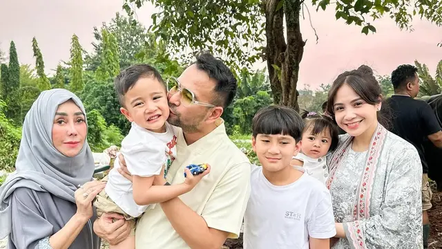 Potret Terbaru Amy Qanita Bareng Cucu/Instagram @raffinagita1717