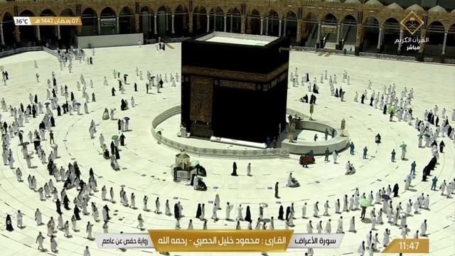 Ibadah umrah di Mekkah pada Senin (19/4/2021).