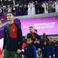 Player escort dari Indonesia datang bersama Cristiano Ronaldo saat Portugal melawan Ghana,&nbsp;Kamis (24/11/2022).