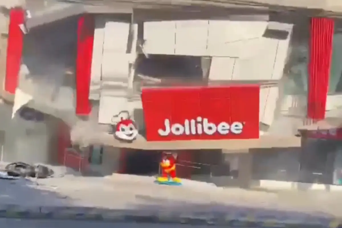 Sebuah restoran cepat saji yang menjual ayam goreng, Jollibee dilaporkan ambruk setelah gempa bumi berkekuatan magnitudo 7,8 mengguncang wilayah selatan Filipina (Dok. X)