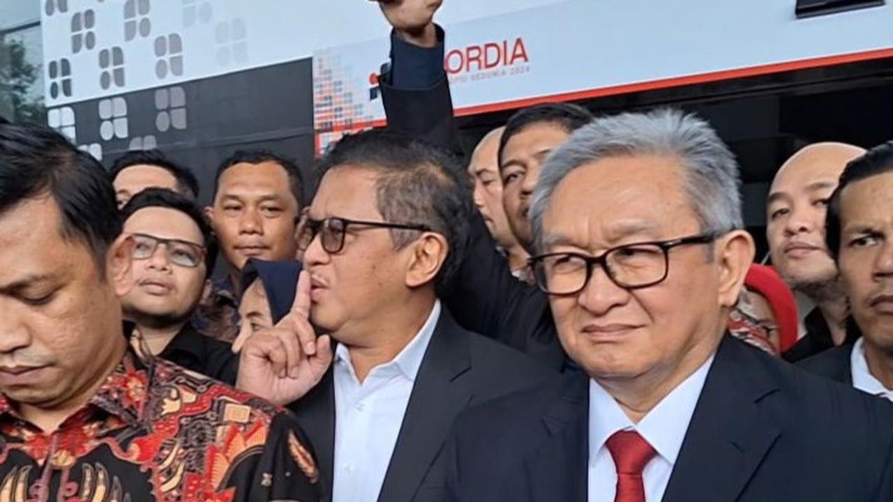 VIDEO: Hasto PDIP Dapat Salam Metal Usai Tak Ditahan KPK | Patwal Arogan Raffi Ahmad Viral