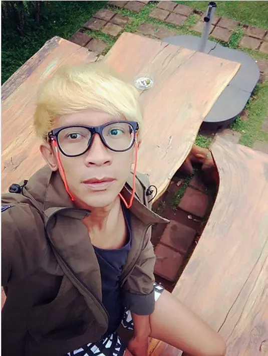 "Tadi penyerahan bukti surat dari pihak Aming, selanjutnya harusnya ada bukti dari Evelyn. Tadi yang bersangkutan belum siap," kata Devi Waluyo, kuasa hukum Aming di PA Jakarta Selatan,Jakarta Selatan, Selasa (12/5). (Instagram/psychodiva2016)