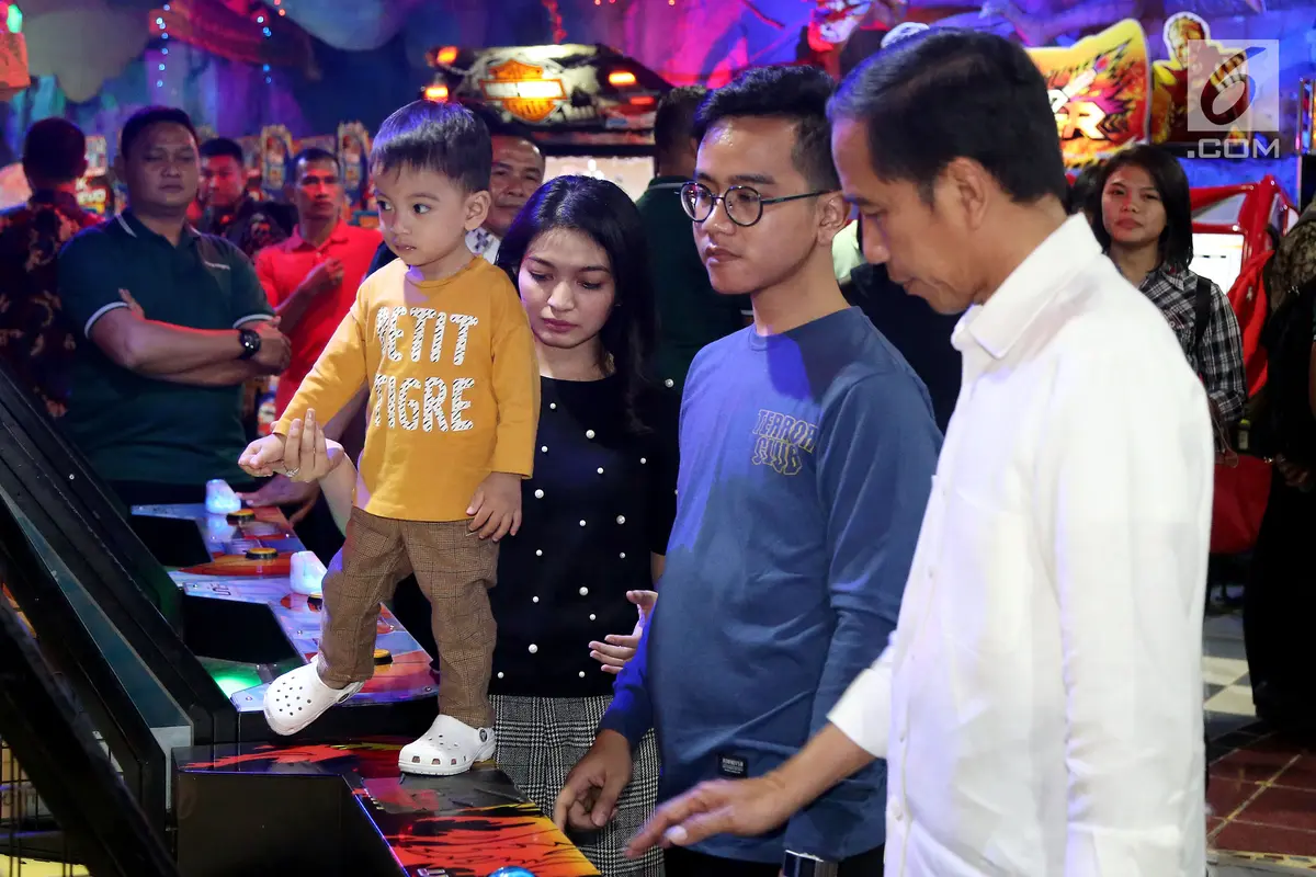 PHOTO: Begini Serunya Ketika Presiden Jokowi Bermain Basket Bersama Cucu