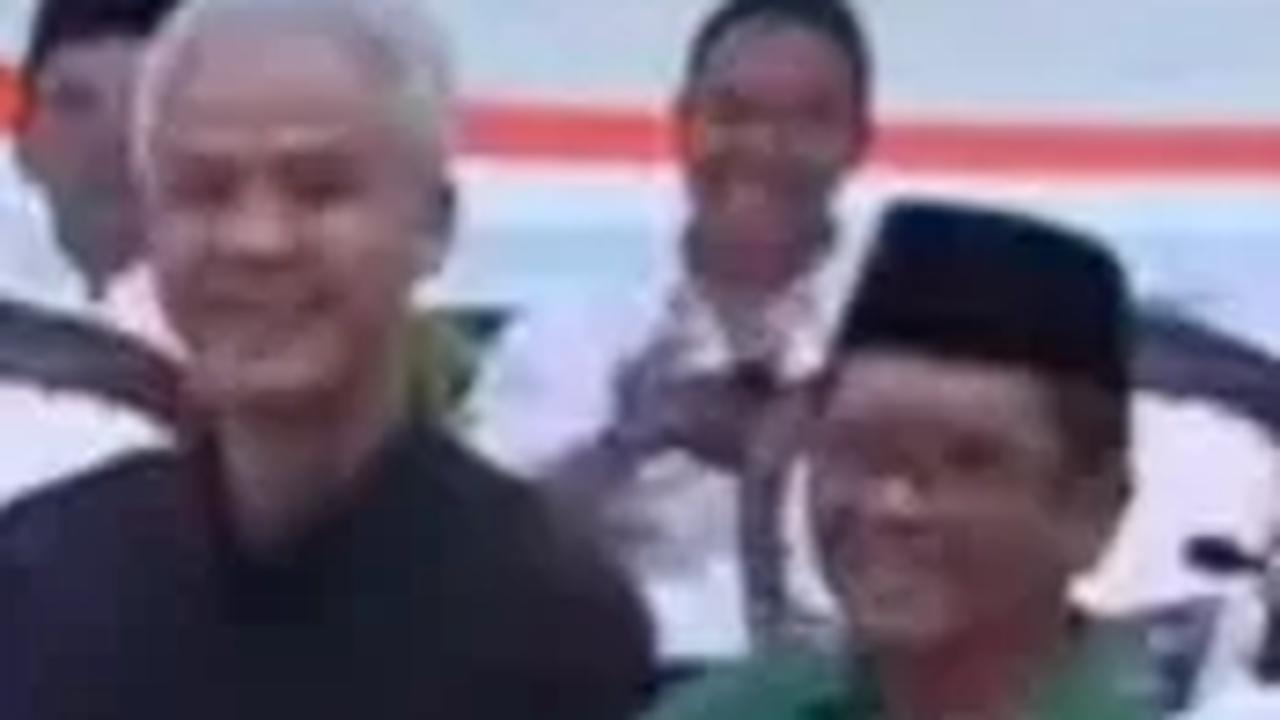 Pengumuman itupun langsung disambut tepuk tangan meriah oleh anggota partai koalisi yang hadir dalam acara tersebut.