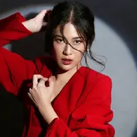 Dian Sastrowardoyo pakai lipstik merah (Instagram/diansastro)