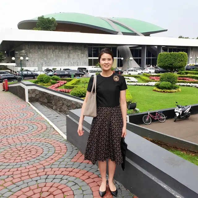 7 Potret Caroline Riady Viral Kerja Naik Helikopter, Kaget Jadi Sorotan ...