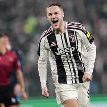 Pemain Juventus Teun Koopmeiners merayakan gol yang dicetaknya pada laga Serie A/Liga Italia antara Juventus vs Lazio di Turin, Italia, Minggu, 8 Februari 2026. (Marco Alpozzi/LaPresse via AP)