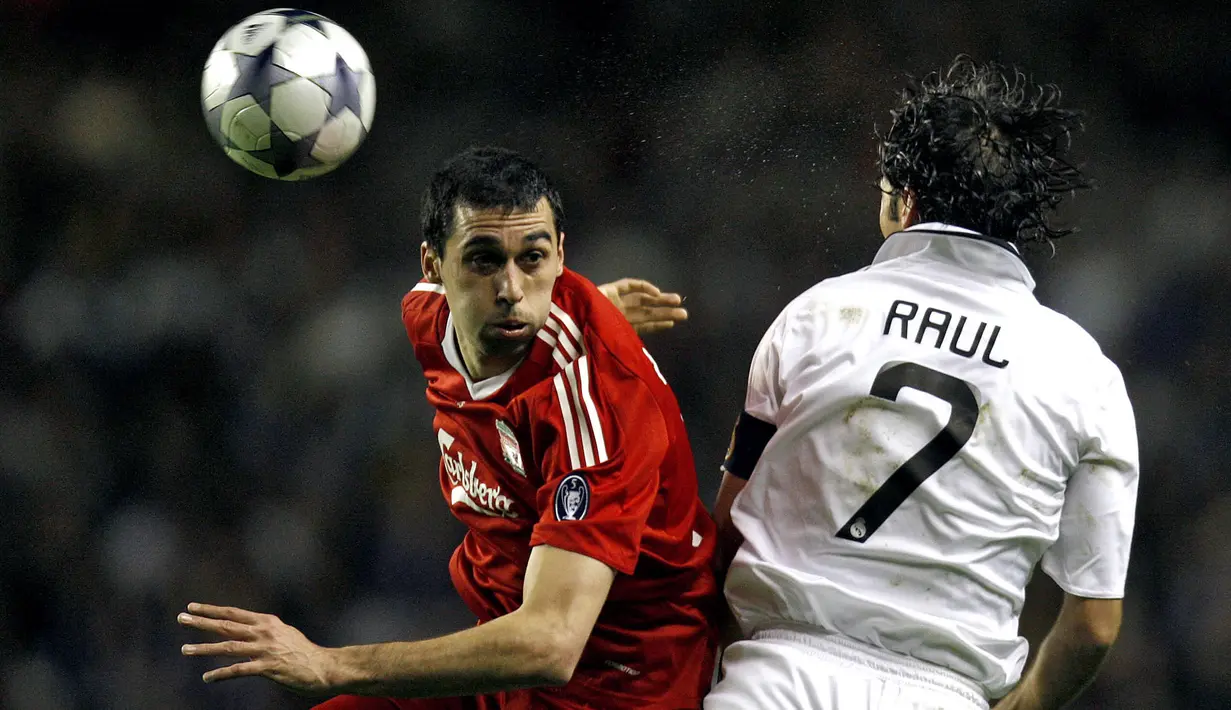 Alvaro Arbeloa merupakan bek kanan hebat selama tugasnya di Liverpool. Kepindahan pemain berkebangsaan Spanyol tersebut terjadi saat Januari 2007 dari Deportivo La Coruna dengan biaya transfer 3,51 juta euro. Arbeloa tercatat pernah tampil sebanyak 98 kali bersama The Reds. (AFP/Paul Ellis)