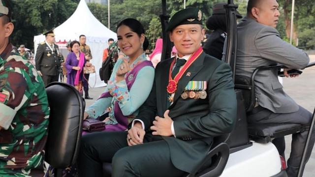 Annisa Pohan tampil menawan dan mencuri perhatian di HUT TNI Ke-79 (Instagram/@agusyudhoyono dan @annisayudhoyono)