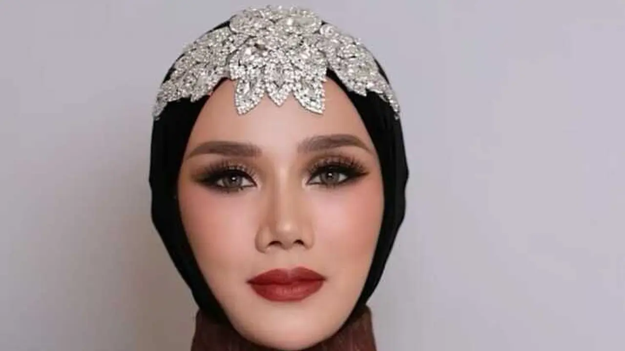 Potret Detail Dress Mulan Jameela di Intimate Dinner/Gambar via tiktok.com @rezaazrumakeup