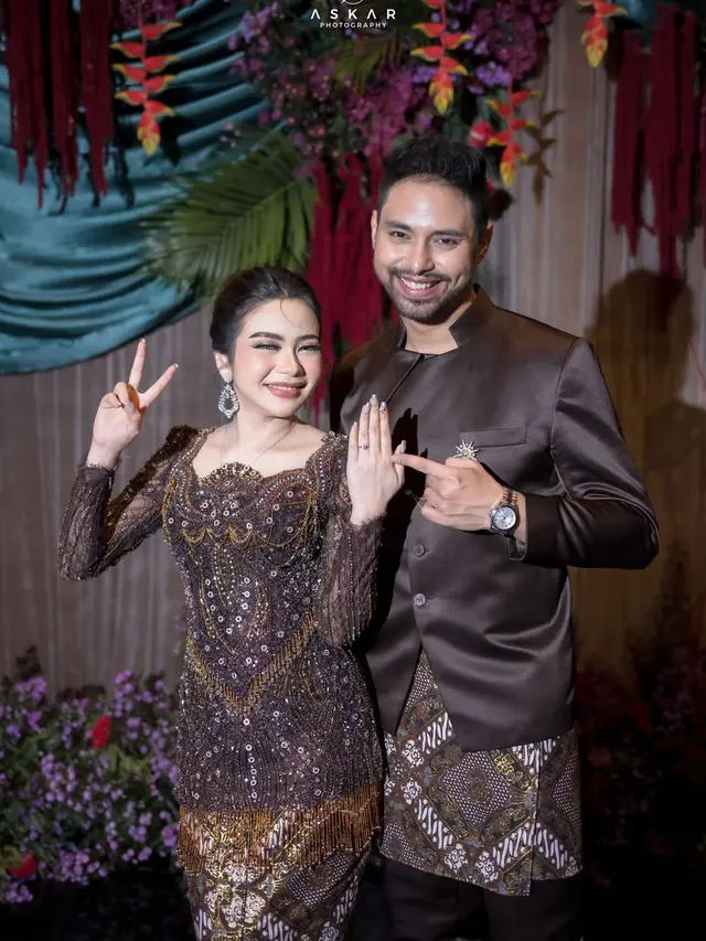 6 Potret Detail Kebaya Pertunangan Full Payet Rara LIDA, Serasi dengan Aladull