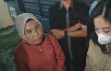 Potret Ibu Lady Aurelia Minta Maaf usai Sopir Aniaya Dokter Koas