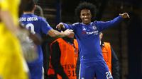 Willian melakukan selebrasi usai menjebol jala FC Porto di Stamford Bridge, Kamis (10/12/2015) dini hari WIB. (Reuters/Carl Recine)