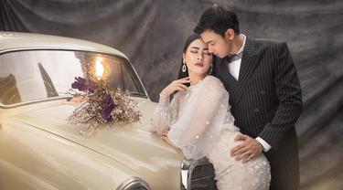 Sedih Karena Pernikahan Ditunda Caesar Hito Felicya Angelista Ungkap Kesal Pada Covid 19 News Entertainment Fimela Com
