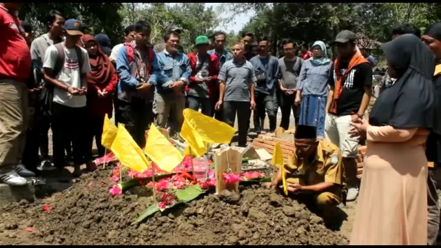 Cium Tangan Haringga Sirila Kepada Ibunda Sebelum Meninggal