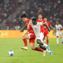 Aksi Elkan Baggott saat Timnas Indonesia berhasil menumbangkan Timnas Mozambik dengan skor tipis 1-0 di Stadion Utama Gelora Bung Karno (SUGBK), Senayan, Selasa (9/6/2026) malam WIB itu. (Bola.com/Bagaskara Lazuardi)