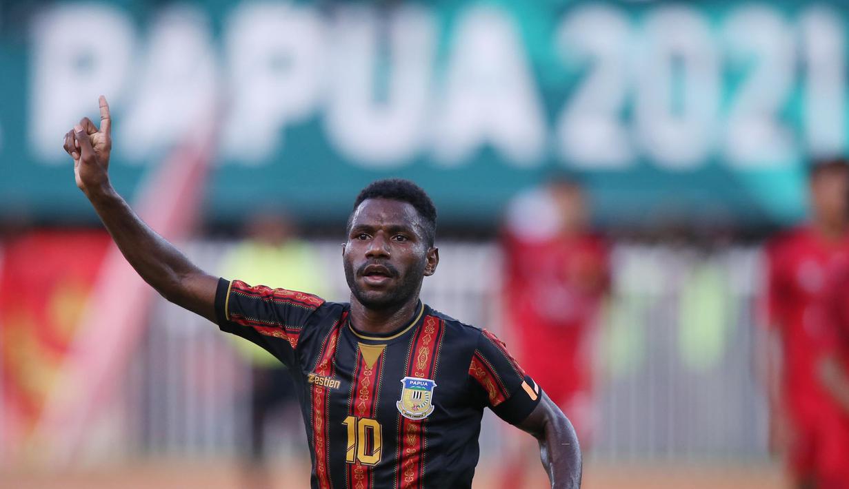 Tampil dengan kekuatan terbaiknya, Papua unggul 2-0 atas Aceh. Semua gol Papua diborong Ricky Ricardo Cawor. (PB PON XX Papua/Chaarly Lopulua)