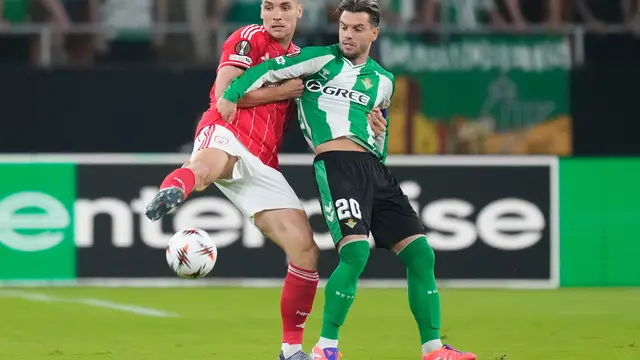Duel Nikola Milenkovic dan Giovani Lo Celso di laga Nottingham Forest vs Real Betis