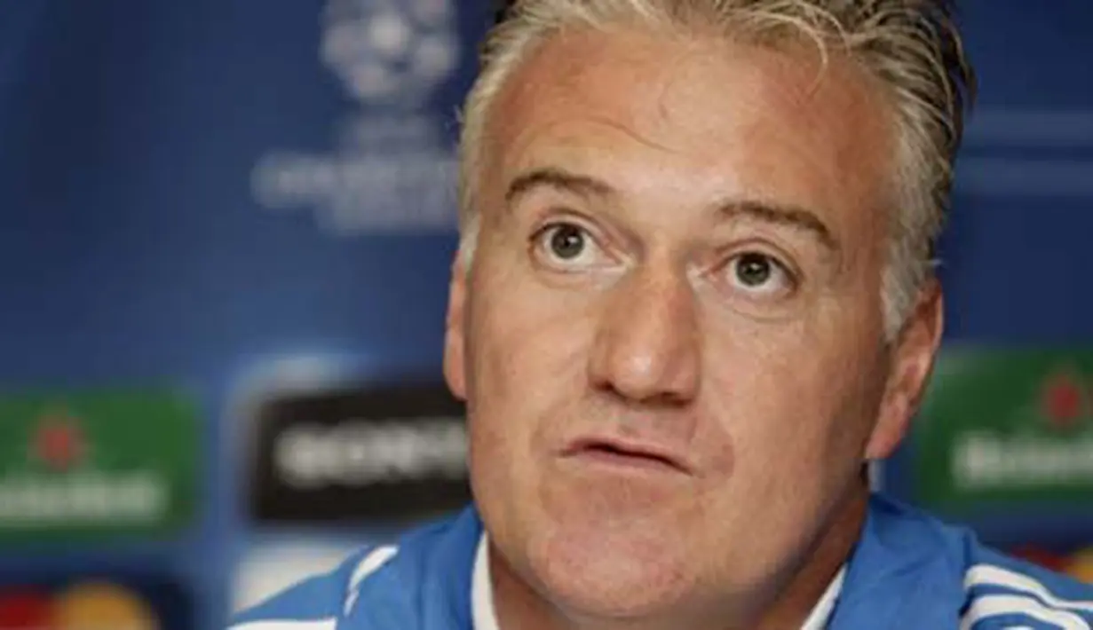 Pelatih Olympique Marseille Didier Deschamps di sesi konferensi pers di Stamford Bridge, London, 27 September 2010 jelang laga penyisihan Grup F Liga Champions lawan Chelsea. AFP PHOTO / IAN KINGTON 