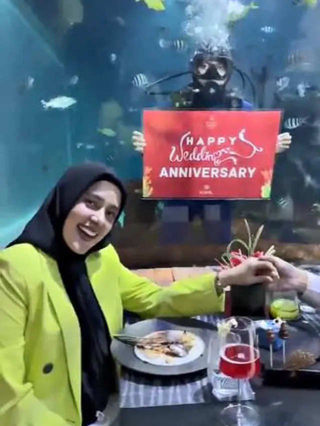 6 Momen Anniversary Pernikahan Fairuz A Rafiq dan Sonny Septian yang Dirayakan di Bali