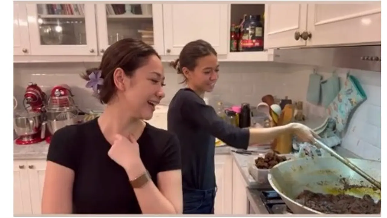 6 Potret BCL Masak Rendang Jelang Lebaran 2026, Tradisi Tahunan Bareng Keluarga