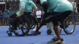 Presiden Joko Widodo melihat latihan atlet Lawn ball Asian Para Games di Arena GBK, Jakarta, Kamis (27/9). Asian Para Games yang mempertandingkan para atlet difabel ini akan digelar di Jakarta pada 6-13 Oktober mendatang. (Merdeka.com/Imam Buhori)