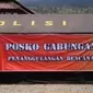 Posko berupa tenda darurat serta sejumlah unit truk milik polisi disiagakan untuk mengantisipasi proses evakuasi erupsi anak Gunung Rinjani.