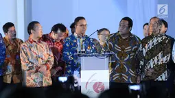 Gubernur DKI Jakarta Anies Baswedan (tengah) bersama Utusan Khusus Presiden Indonesia untuk Jepang Rahmat Gobel jelang perayaan 60 tahun hubungan diplomatik Indonesia-Jepang di Museum Fatahillah,Jakarta,  Jumat (19/1). (Liputan6.com/Helmi Fithriansyah)