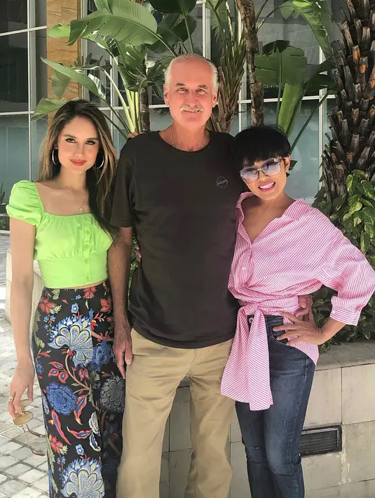 Sebagai orang tua Herdina Kiehl dan Michael Kiehl tentu sangat mendukung apa yang sedang digeluti oleh putrinya. Kedua orang tua Cinta Laura ini pun memberi dukungan dalam film terbarunya berjudul Mati Anak yang akan tayang dua hari lagi pada waktu itu. (Liputan6.com/IG/@claurakiehl)