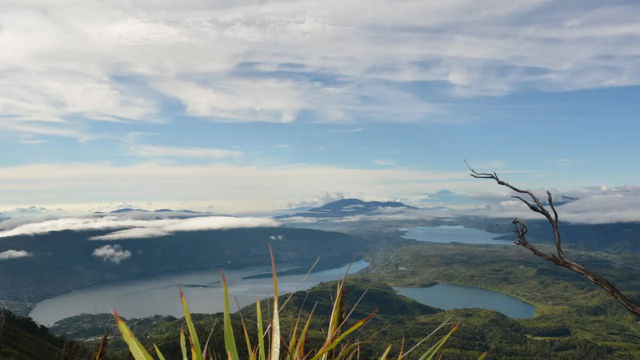 Pesona tiga danau di Gunung Talang, Solok, Sumatera Barat. (Foto: Liputan6.com/ Novia Harlina)