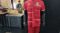 Detail Desain Jersey Pemain Timnas Indonesia bersama Kelme: Home Kombinasikan Merah Ditambah Garis Putih, Away Full Putih dengan Motif Batik