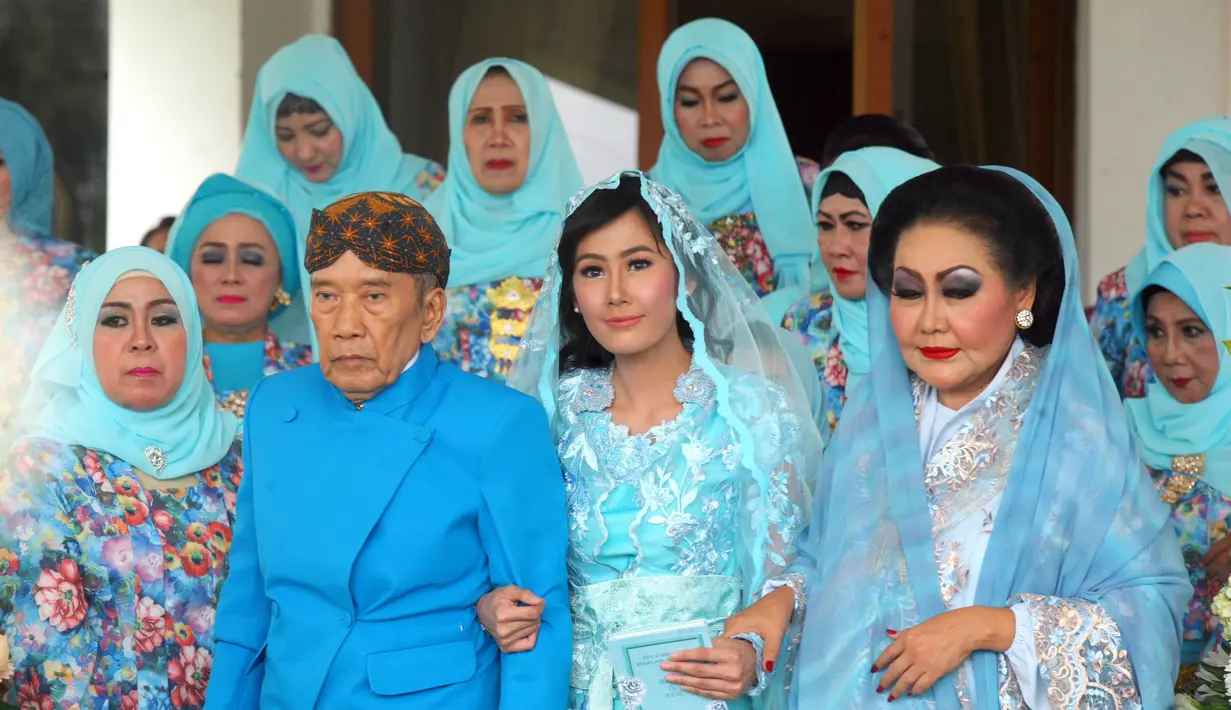 "Dengan kerendahan hati meminta doa kepada para hadirin supaya keluarga yang akan dibina Rasti dan Arie selamat dan mendapatkan ridho dari Allah Subhanahu wa ta'ala," tutur perwakilan dari keluarga memberikan sambutan. (Nurwahyunan/Bintang.com).