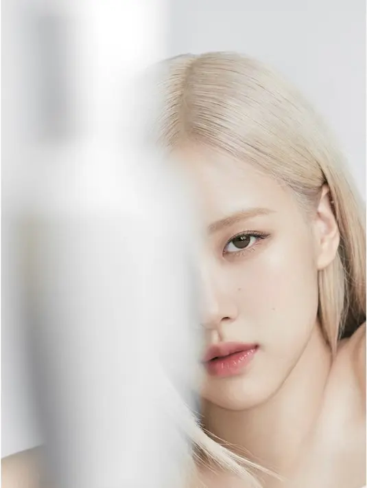 Rose BLACKPINK dikenal sebagai sosok muda dan sukses, dengan kepiawaiannya dan prestasinya di industri hiburan internasional.  (Foto: Sulwhasoo)