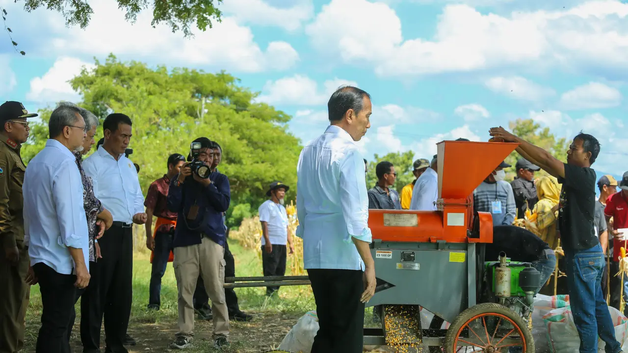 Jokowi.