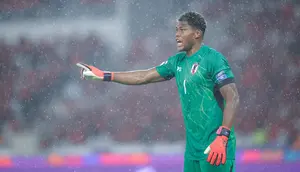 Aston Villa Dekati Zion Suzuki, Juventus Kembali Lirik Emiliano Martinez