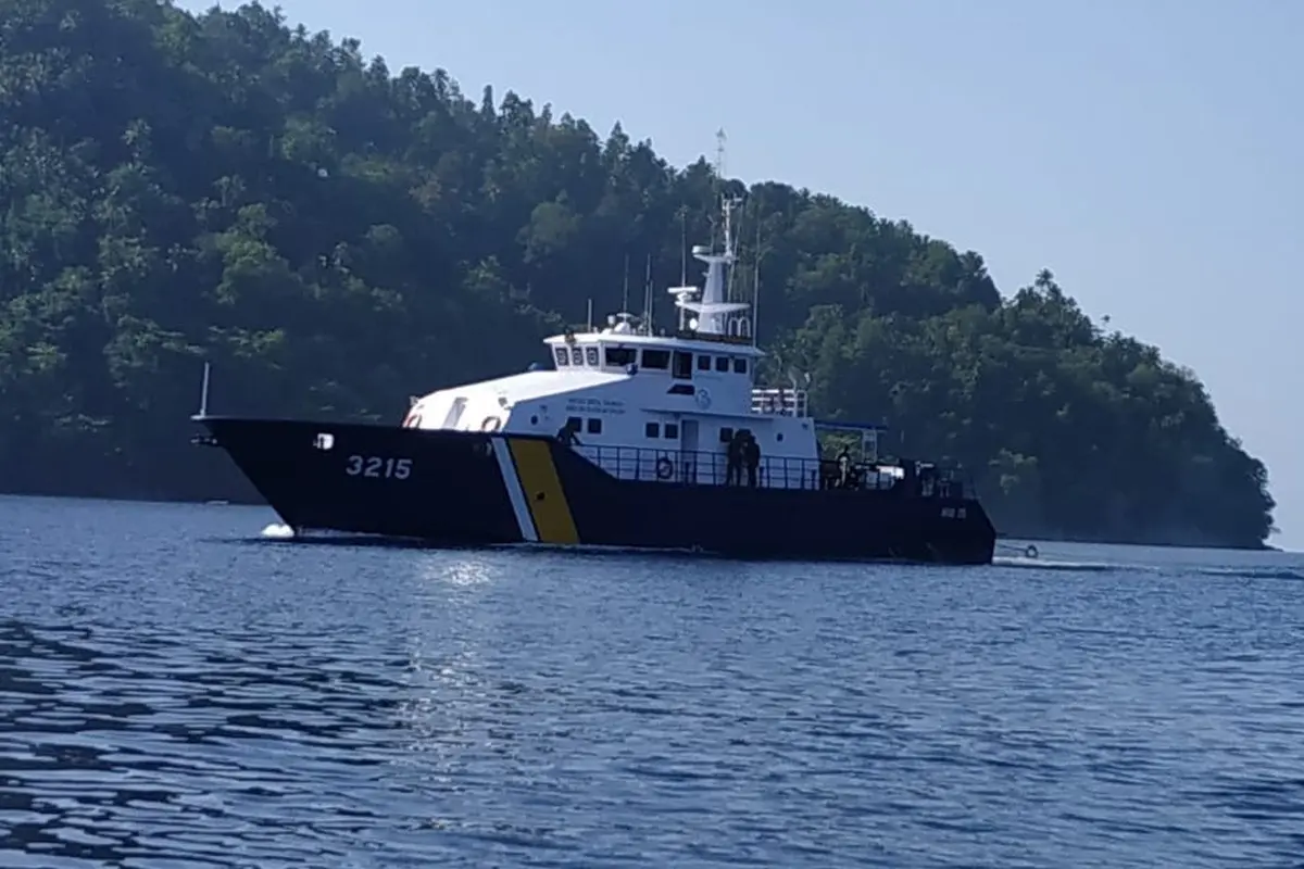 Kapal Pengawas Perikanan milik KKP menangkap satu Kapal Perikanan Asing (KIA) asal Filipina yang melakukan kegiatan illegal fishing di perairan Indonesia. (Dok KKP)