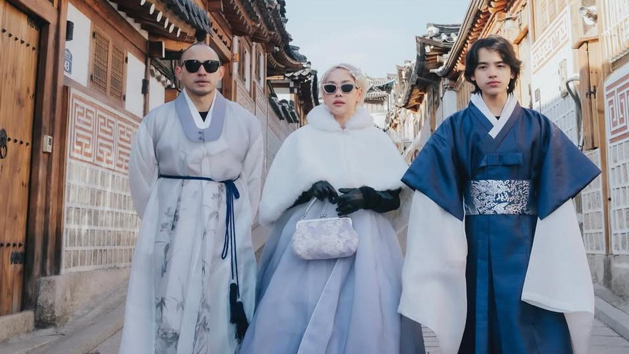 7 Potret Tampan dan Gagah Noah Sinclair Anak BCL saat Pakai Hanbok, Terpancar Aura Putra Mahkota