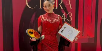 Baru debut akting, Rachel Vennya langsung sukses meraih piala citra di ajang penghargaan bergengsi, Festival Film Indonesia 2023. [@snap.nuel/@rachelvennya]