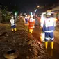 Pemerintah Kota Bandung menetapkan status tanggap darurat setelah banjir bandang menerjang kawasan Cicaheum, dua hari lalu. (Liputan6.com/Huyogo Simbolon)