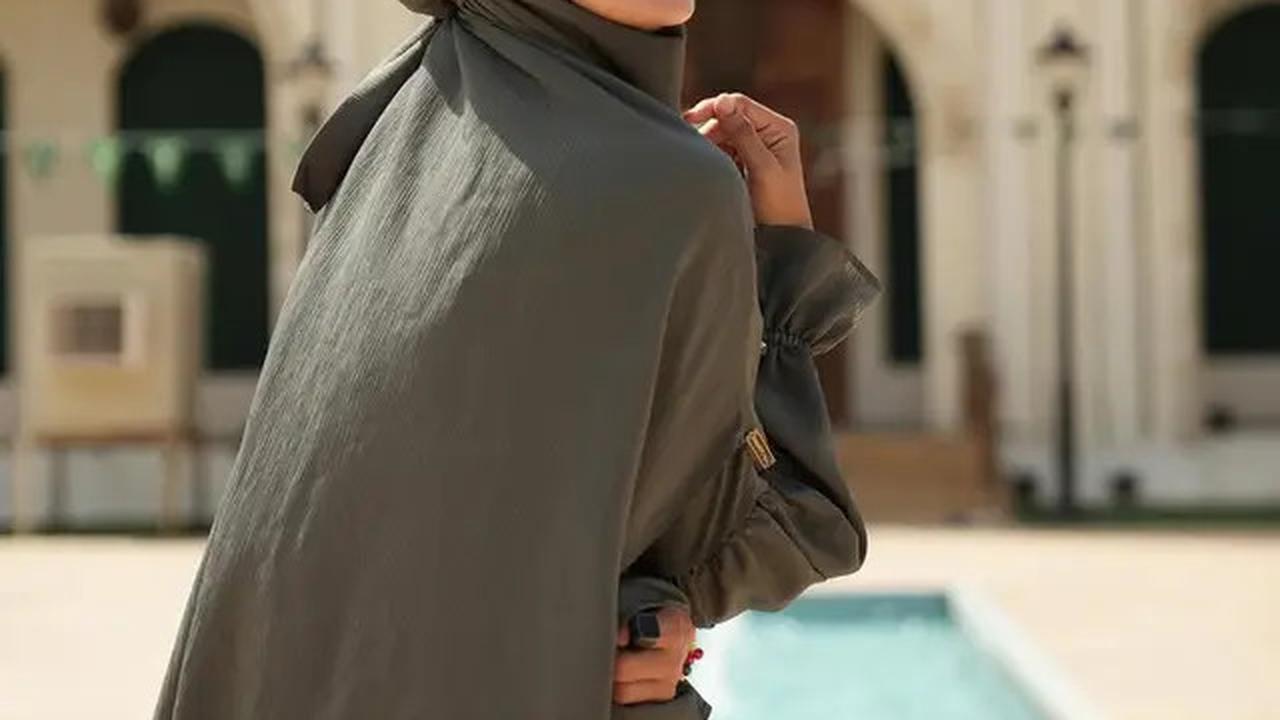 8 Model Gamis Kekinian Paula Verhoeven, Berkelas untuk Wanita dengan Tinggi di Atas 170 cm