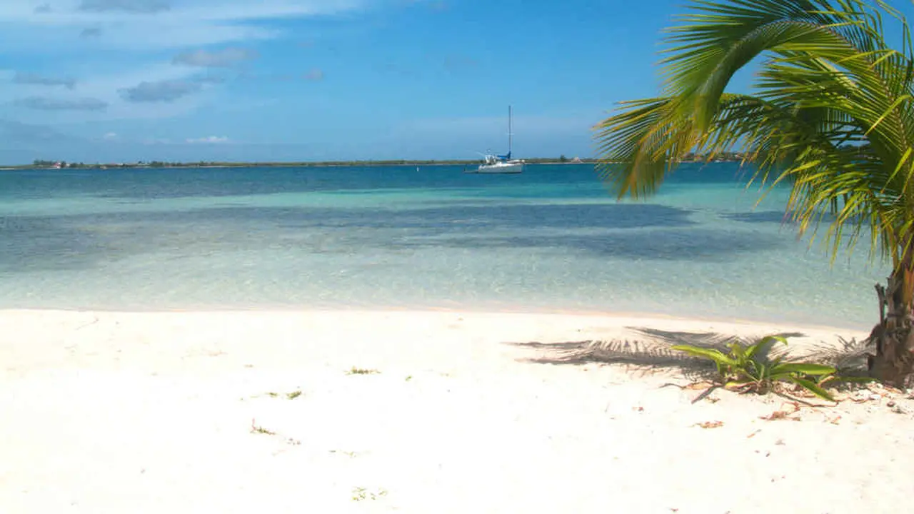 8 Pulau Rahasia yang Belum Banyak Diketahui Orang