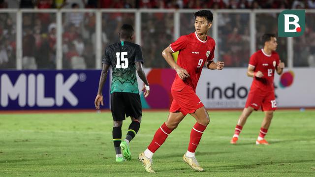 Foto: Laga Perdana Malik Risaldi Bersama Timnas Indonesia saat Laga Uji Coba Melawan Tanzania