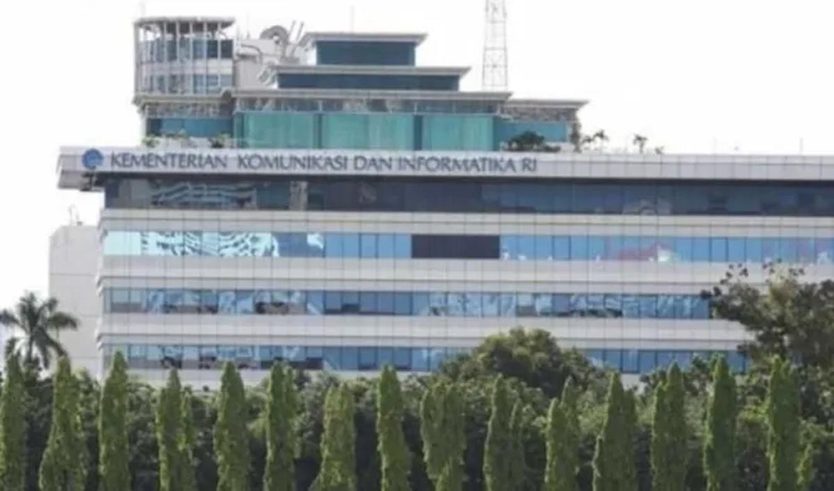 Lebih lanjut Usman berujar bukan berarti pihak Kominfo tidak memberikan tindakan, melainkan pihaknya menunggu permintaan dari lembaga yang mengatur agar tidak salah dalam memblokir suatu platform.