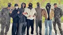 Sehari sebelum berangkat wamil, Jimin dan Jungkook juga sudah pamitan dengan ARMY lewat sebuah siaran langsung di Weverse. “Daah! Aku akan kembali secepatnya, dalam kondisi baik,” kata Jimin (Foto: Instagram/ uarmyhope)