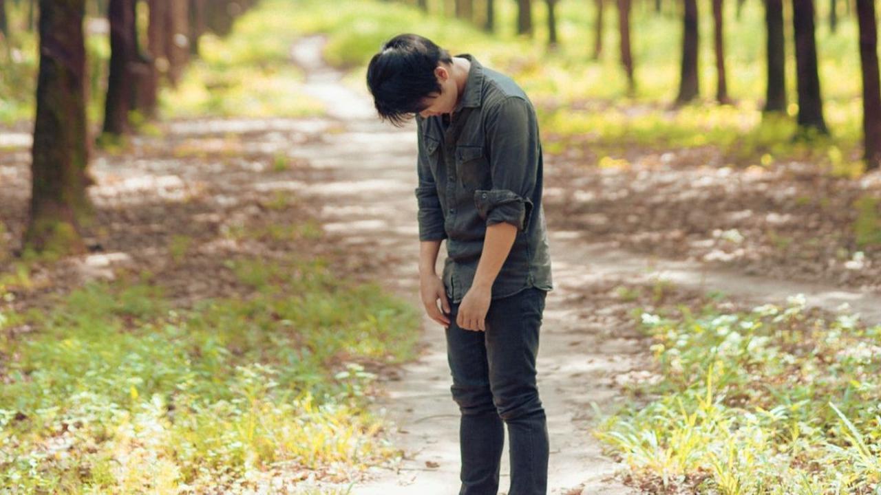 Perasaan galau pasti pernah dirasakan oleh banyak orang. Saat merasa begitu, kebanyakan orang akan mencari cara untuk menghibur diri sekaligus memperbaiki suasana hati.
