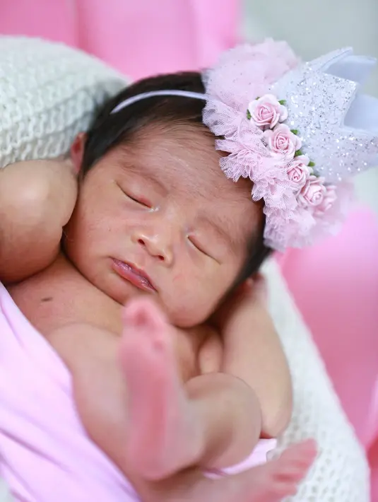 "Konsepnya bunga-bunga, perempuan banget. Sebenernya minta mermaid tapi terserah juga. Yang aku lihatnya bagus, lucu," tambah Nindy. (Adrian Putra/Bintang.com)