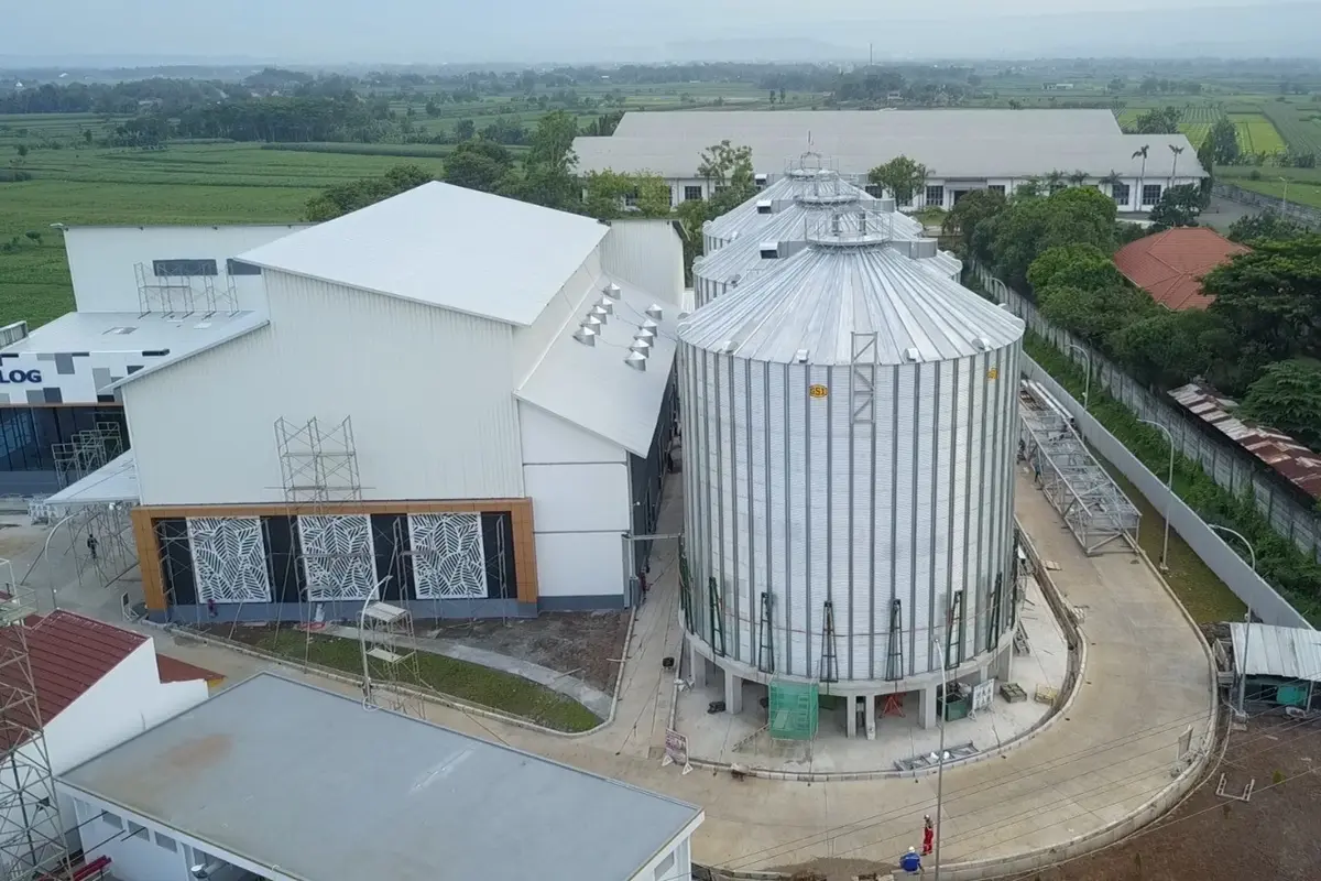 Waskita Karya menyelesaikan pembangunan Modern Rice Milling Plant (MRMP), fasilitas pengolahan gabah berteknologi tinggi yang kini telah resmi beroperasi.